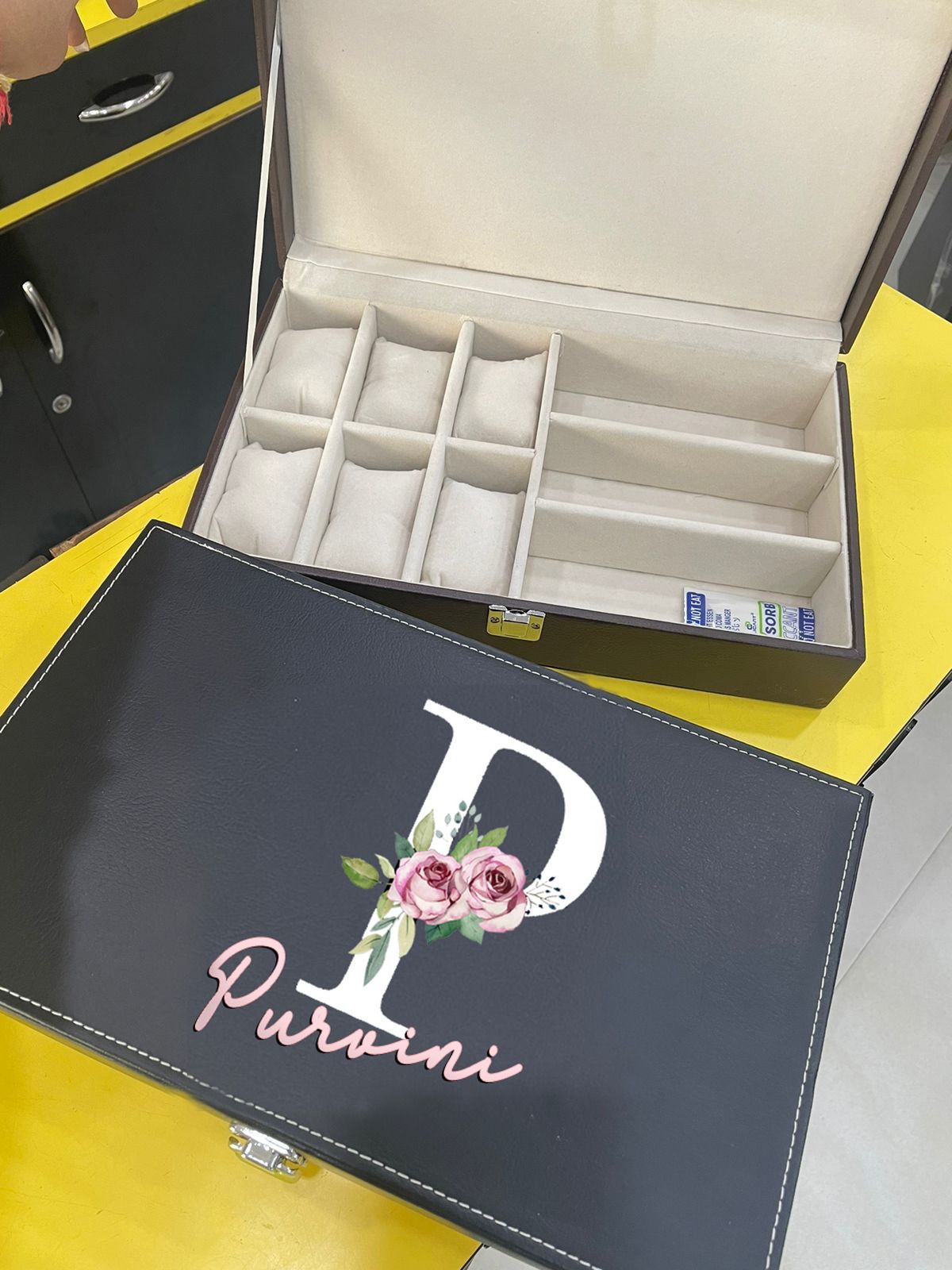 Watch m sunglasses organiser