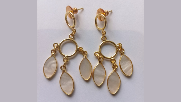 Gold mother Pearl Earings