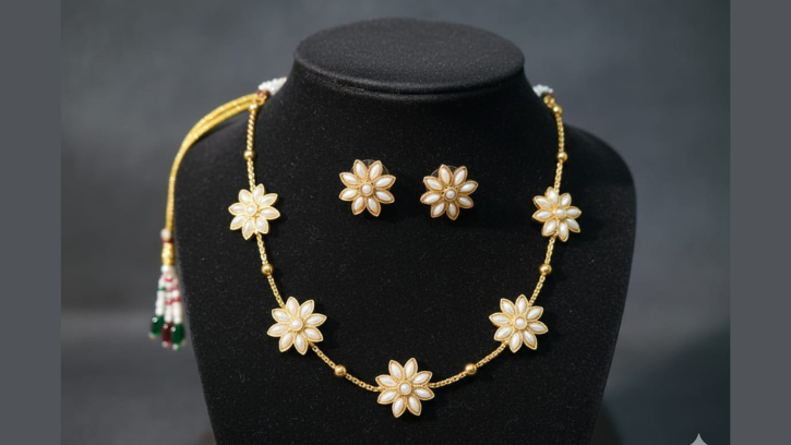 Floral coral choker set