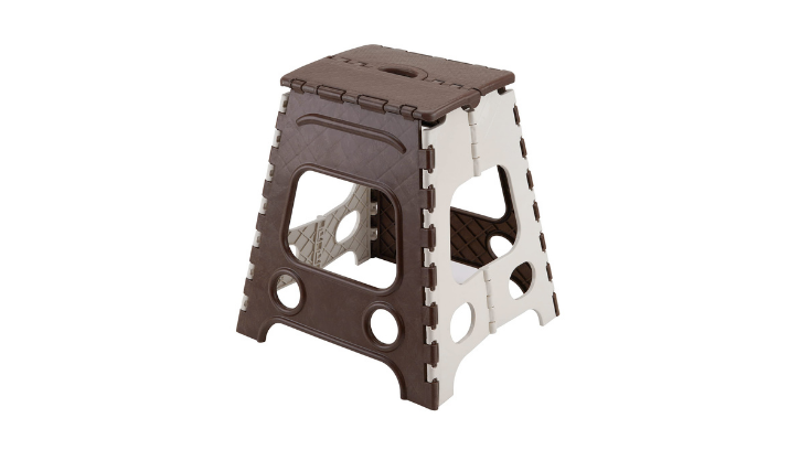 Foldable plastic chair