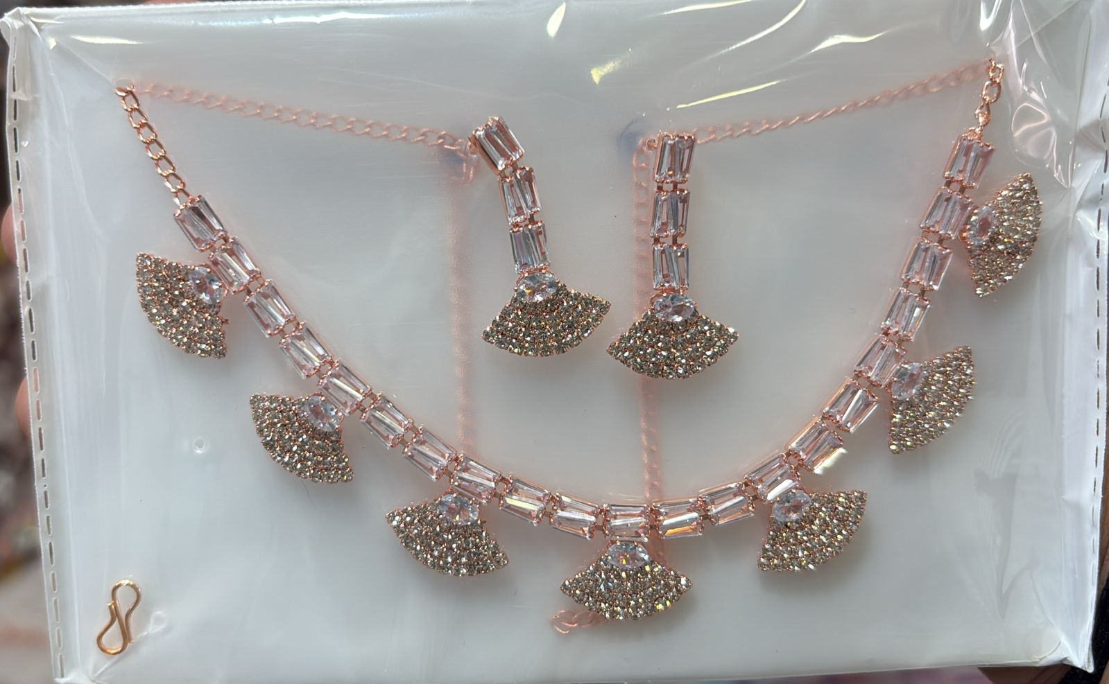 Shandaar Fan Design Silver Diamond Necklace Set.