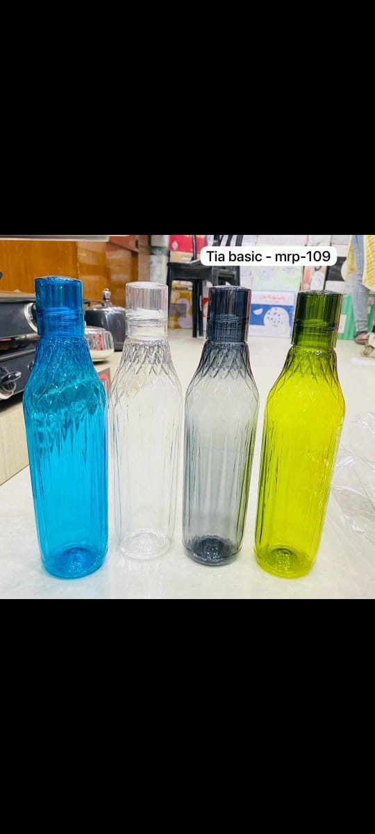 🛒 Plastic Water Bottle – Lightweight & Everyday Essential 💧