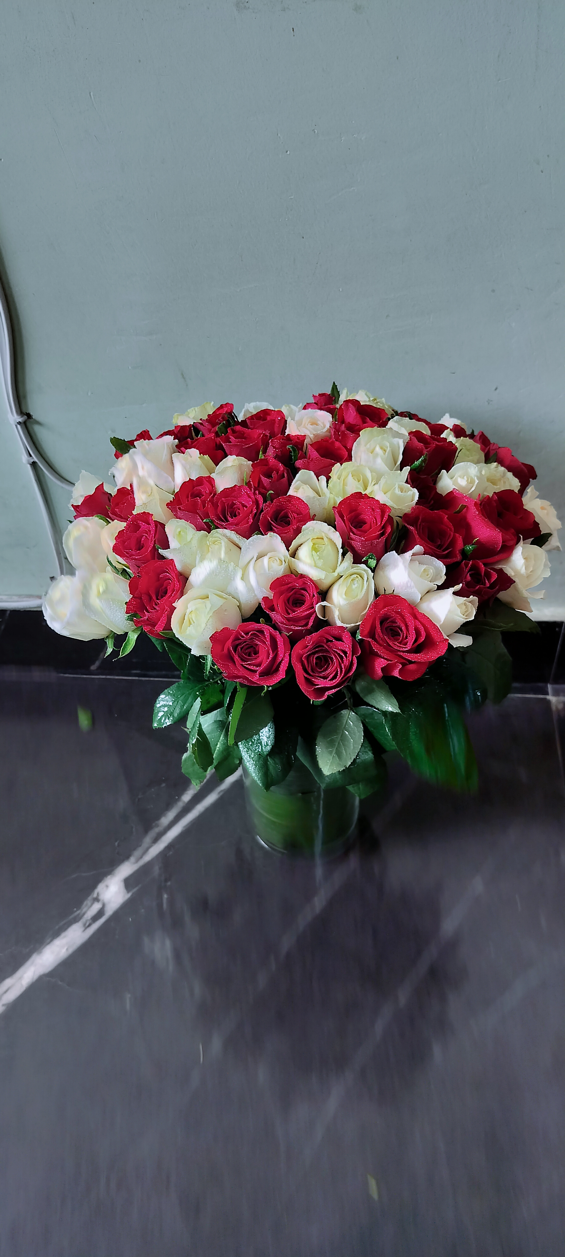 Mixed roses with vase